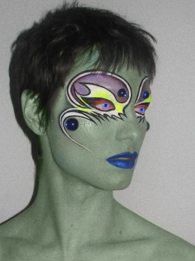 ALIEN PHOTOSHOOT