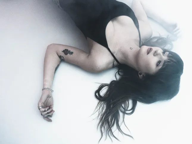 Showing Teeth - Promo