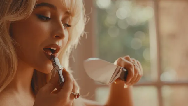 Sabrina Carpenter - "Taste"
