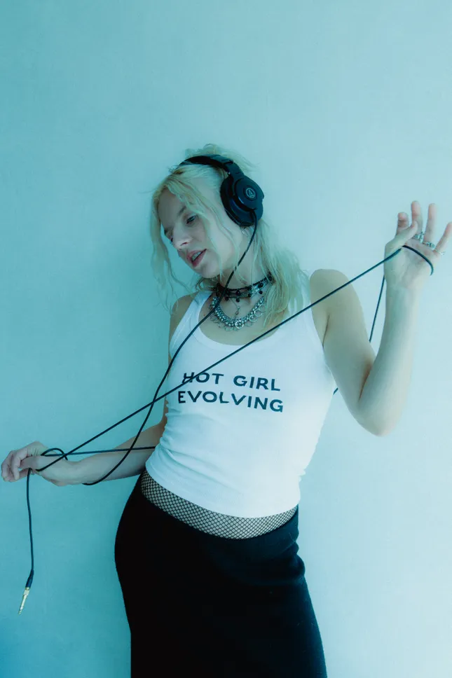 Oxa x Hot Girl Evolving