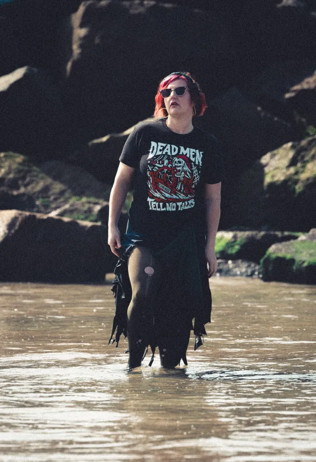 Flying House Threads - Dead Men Tell No Tales