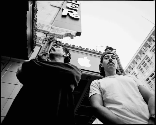 Cliqua Mundo for Apple