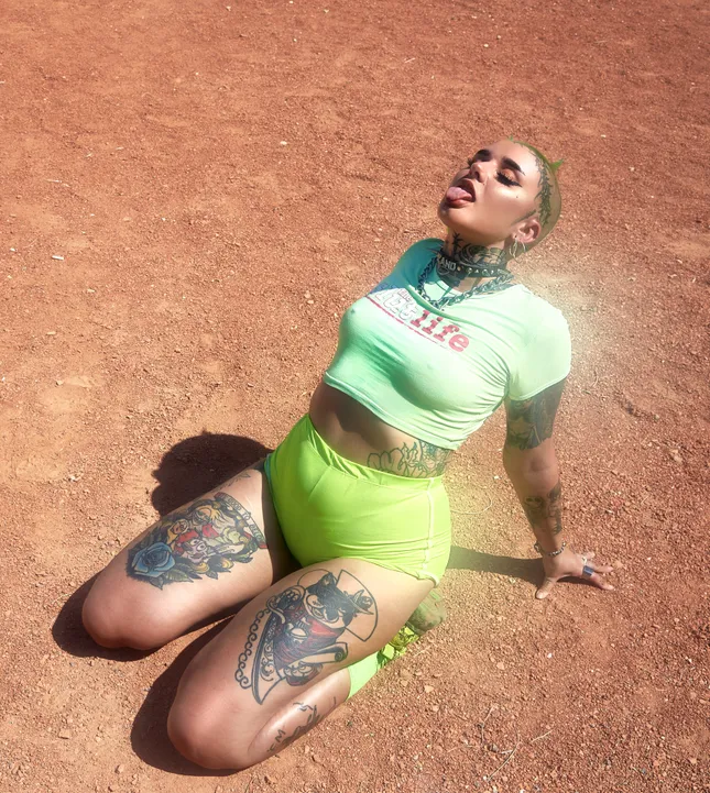 BALD B*TCH - ZAND