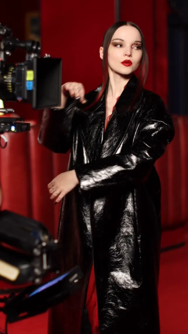 Behind the Scenes - Dove Cameron