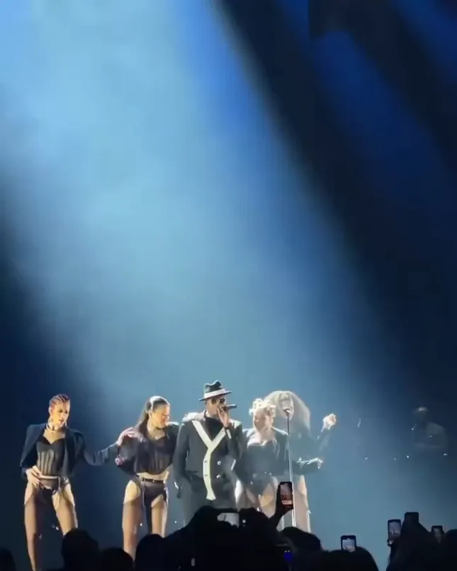 Neyo Performance: Dancers