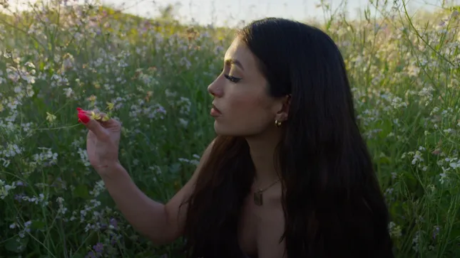 GIOVANNA - “hold me” ft. cikho lyric video