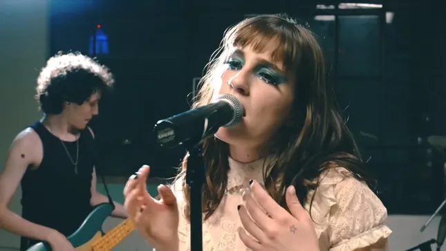 Ayleen Valentine - “Oxygen Thief” Live Performance