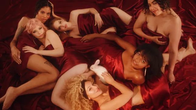 PLAYBOY | SEXY DOES IT