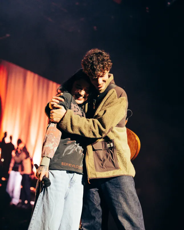 Tia Woods & Shawn Mendes - Roger’s Arena