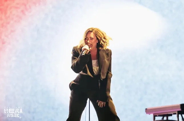 Demi Lovato - Live