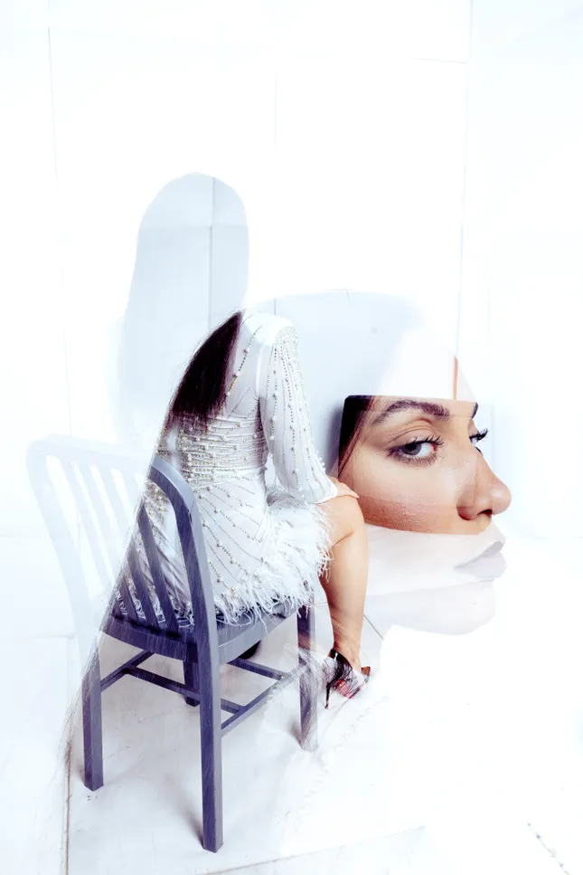 LIVINTHEMOMENT, cover visuals