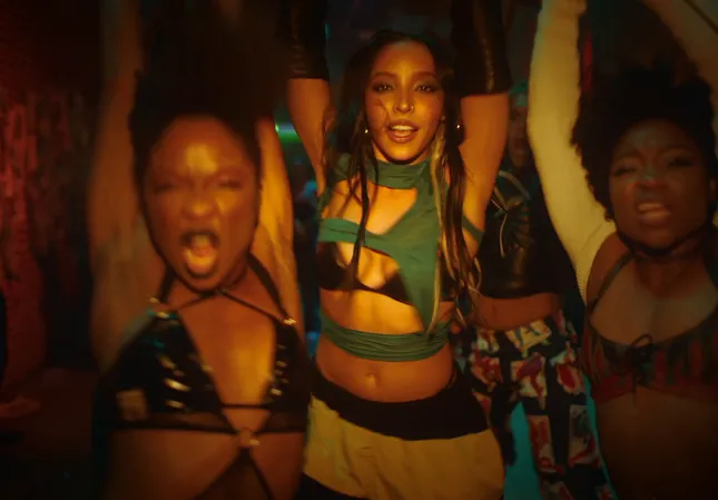 TINASHE - HMU for a Good Time || Music Video
