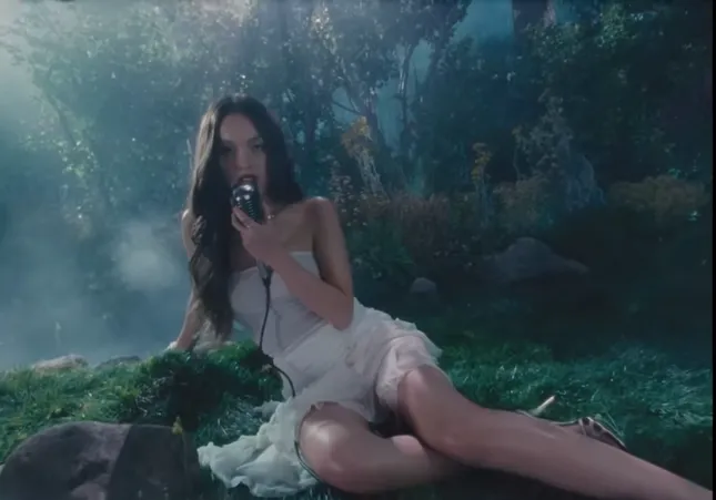 Olivia Rodrigo - Vampire