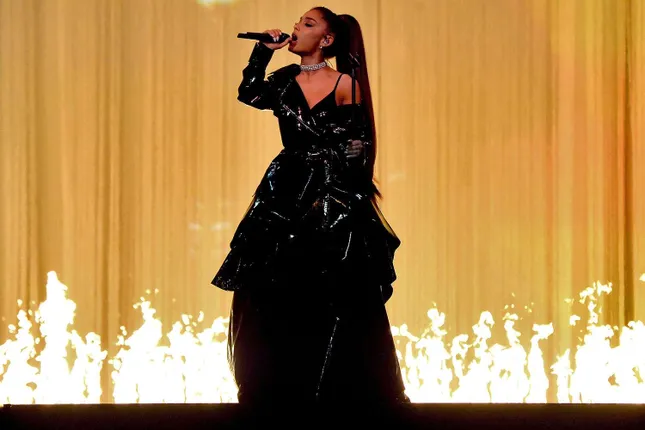ARIANA GRANDE for DANGEROUS WOMAN WORLD TOUR