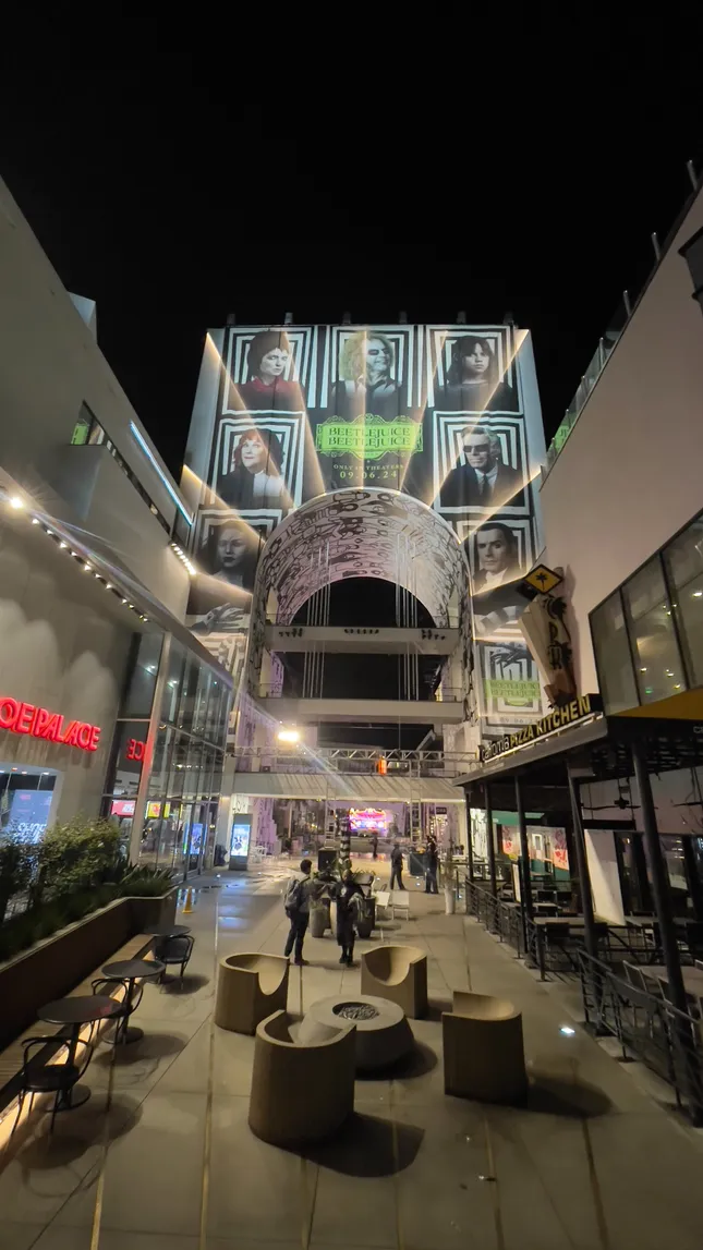 BEETLE JUICE-OVATION ARCH BANNER structure