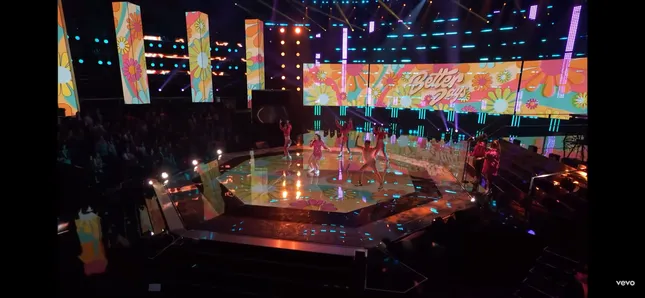 Mae Muller x NBC The Voice “Better Days” Performance