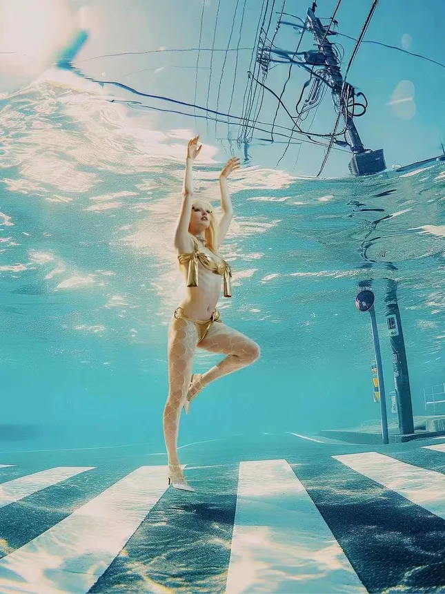 Nasty Magazine: Underwater Twins