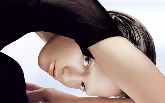 DUEL MAGAZINE featuring Lise Sauvé