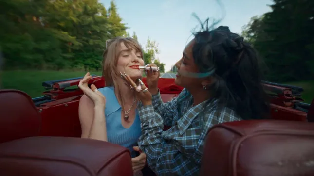 GLOSSIER SPEC AD