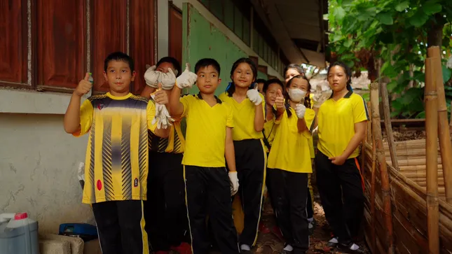 Service Learning with EF: Enriching Experiences in Thailand