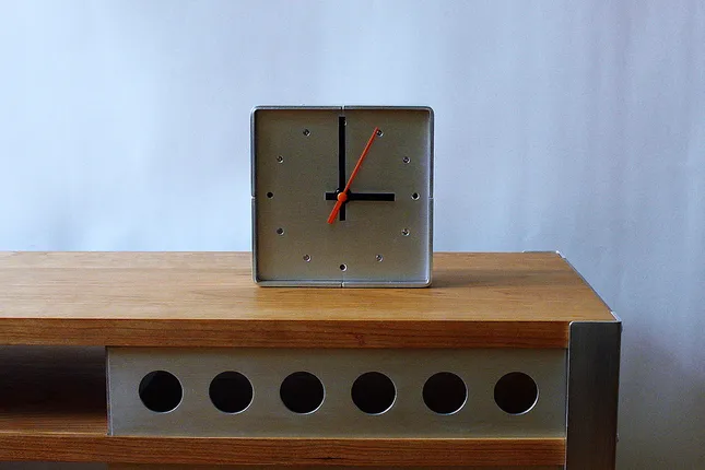 99-Pieces clock animation