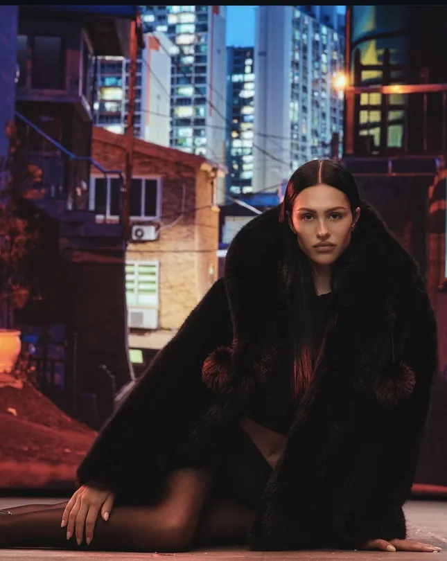 Amelia grey for moose knuckle