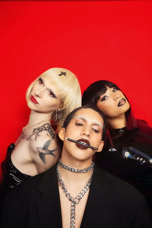 LEAL BEAUTII LIP LINER SHOOT