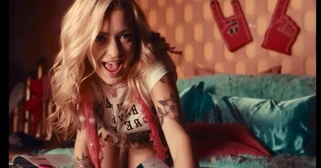 Scene Queen- “FINGER” Music Video