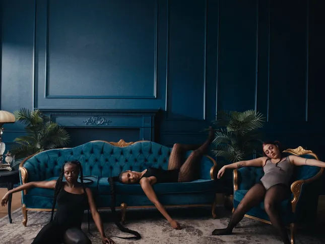 VISIONARY'S DOLLHOUSE Fashion Campaign