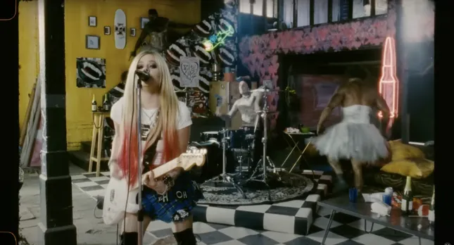 Avril Lavigne “Bite Me”