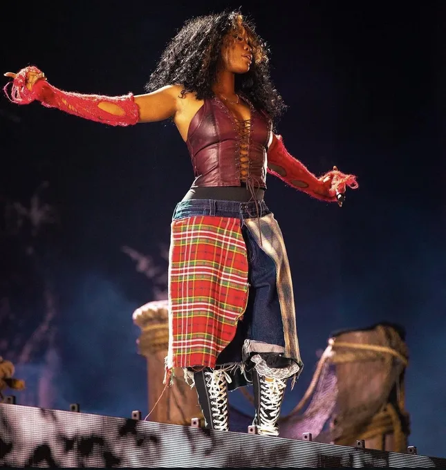 SZA - Camp Flog Gnaw Performance
