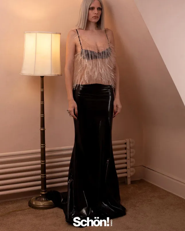 Julia Fox | Schön! Magazine