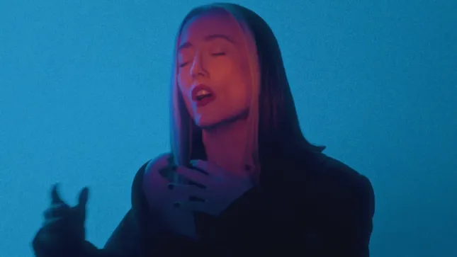 John Summit ft. Hayla - Shiver (Official Music Video)