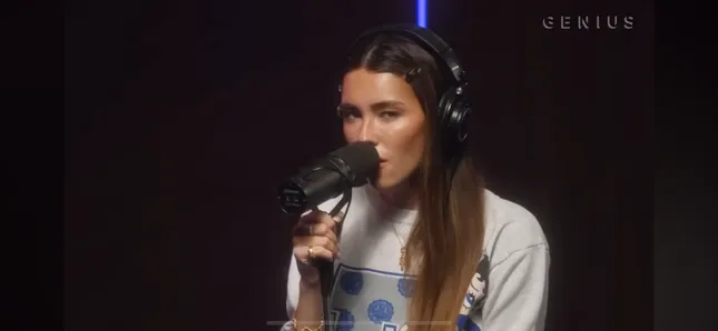 Madison Beer Open Mic