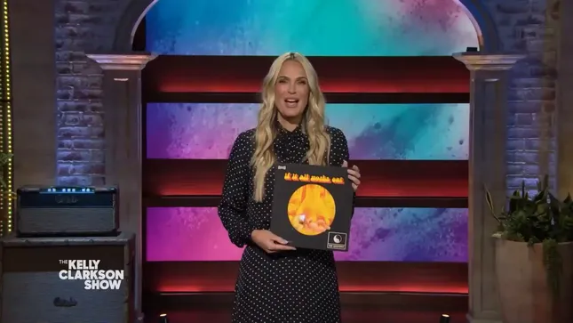 Sir Woman on Kelly Clarkson