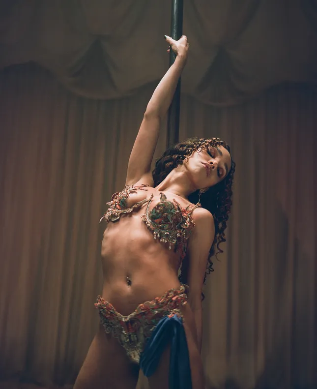 Practice : FKA twigs (Mini Doc)