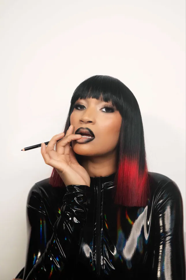 LEAL BEAUTII LIP LINER SHOOT