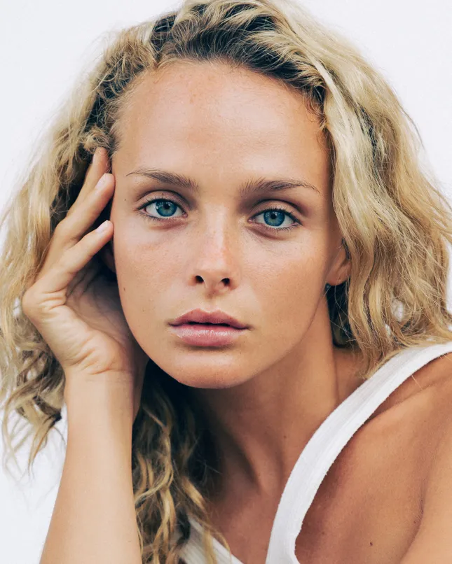 Sophie Harris beauty shots / retouching