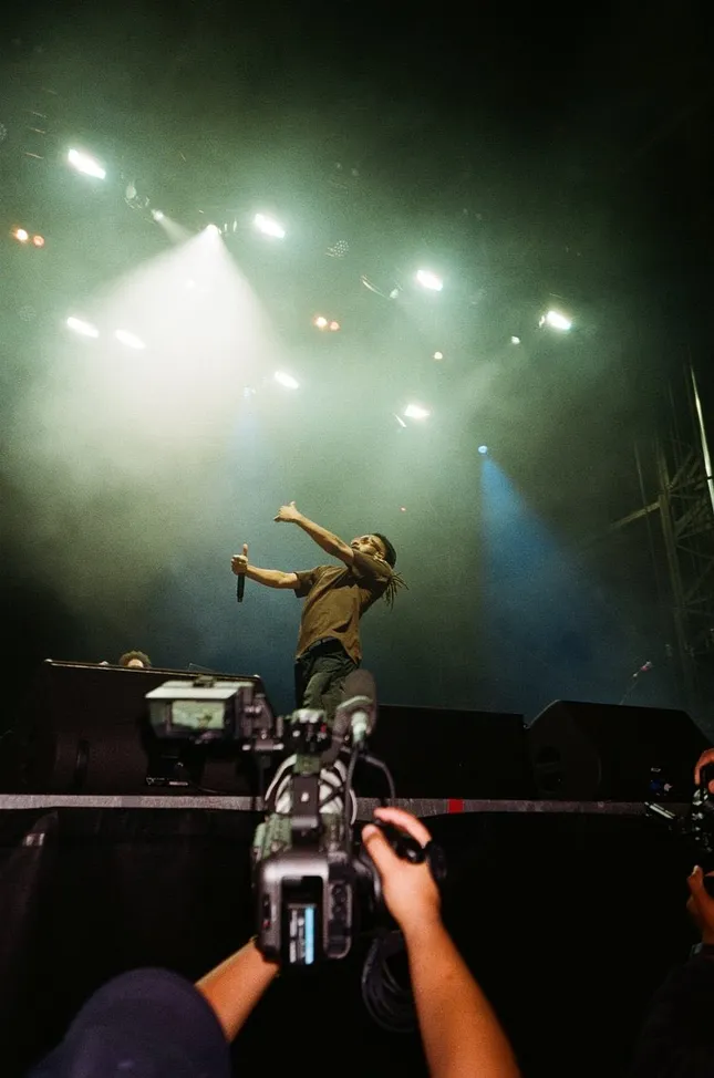AMINE LIVE AT MNFSTO