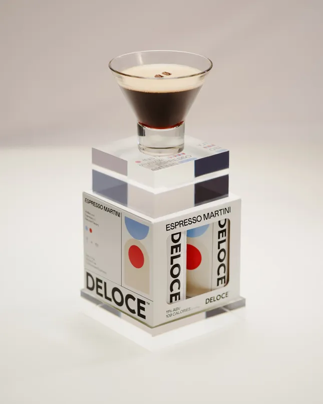 Deloce, Identity