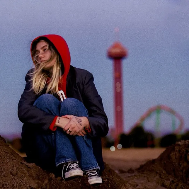 Carlie Hanson "too late to cry" EP cover + press photos