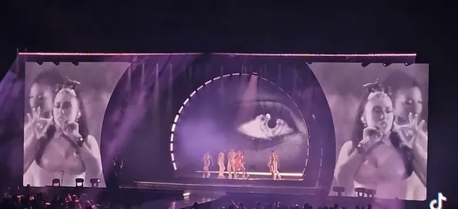 Kali Uchis Stage Visual