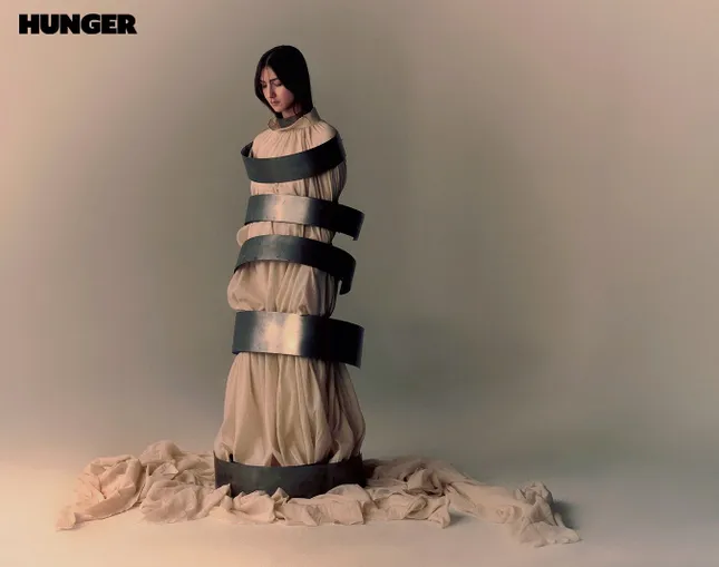 Hunger magazine- Cover story Weyes blood