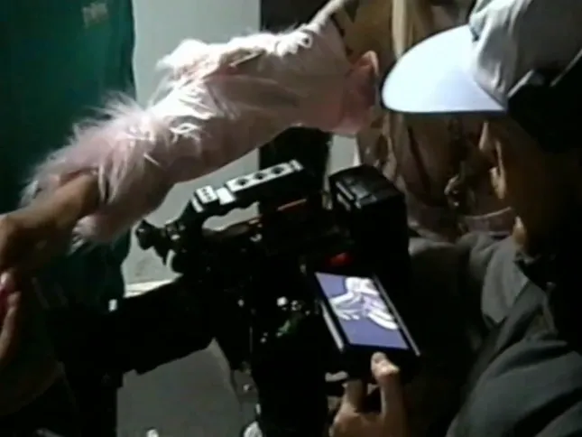 BTS video - el taser de mama remix - Metrika