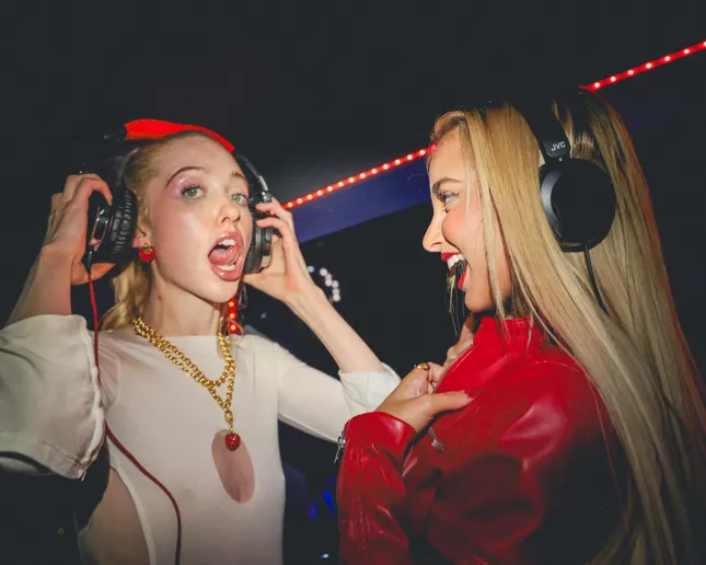 Chloe Cherry x Emma Pills for Revice