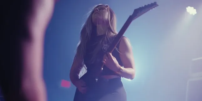 Jackson Guitars, American Series | Alyssa day & Joey Concepcion