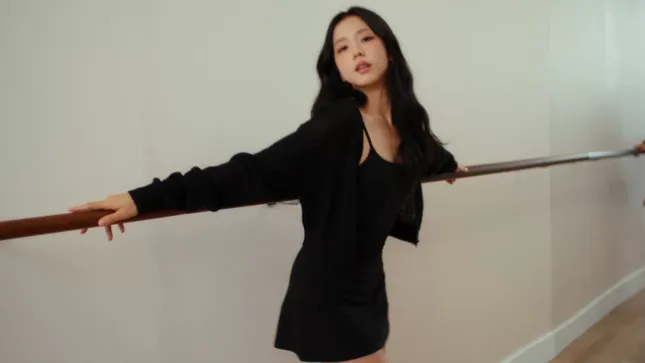 Jisoo X ALO | Special-Edition Sunset Sneaker