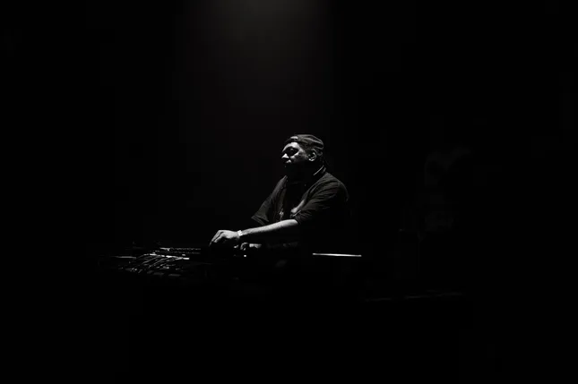 KOKO ELECTRONIC | SELECT IMAGES