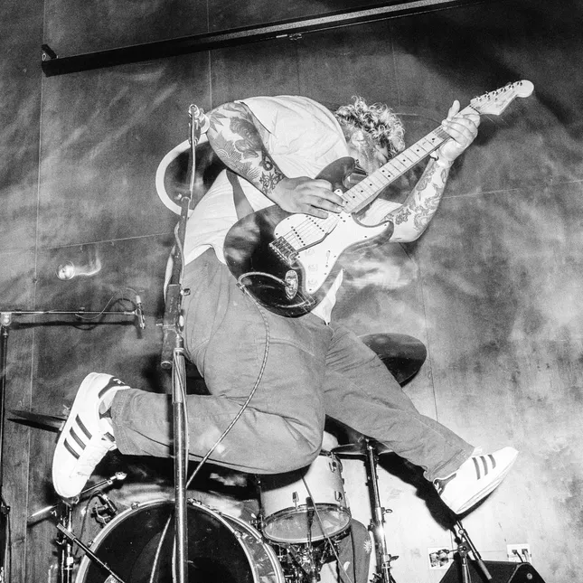 LIVE MUSIC