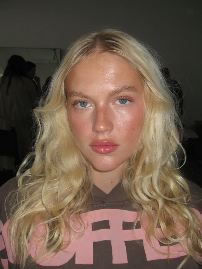 Natural hair and makeup